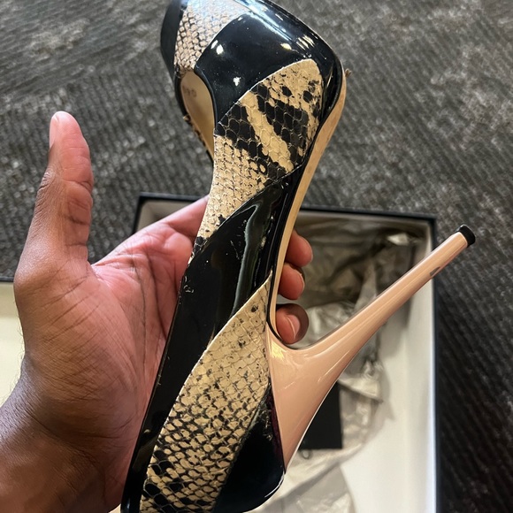 $695 Giuseppe Zanotti Snake Skin Heels - Picture 3 of 11